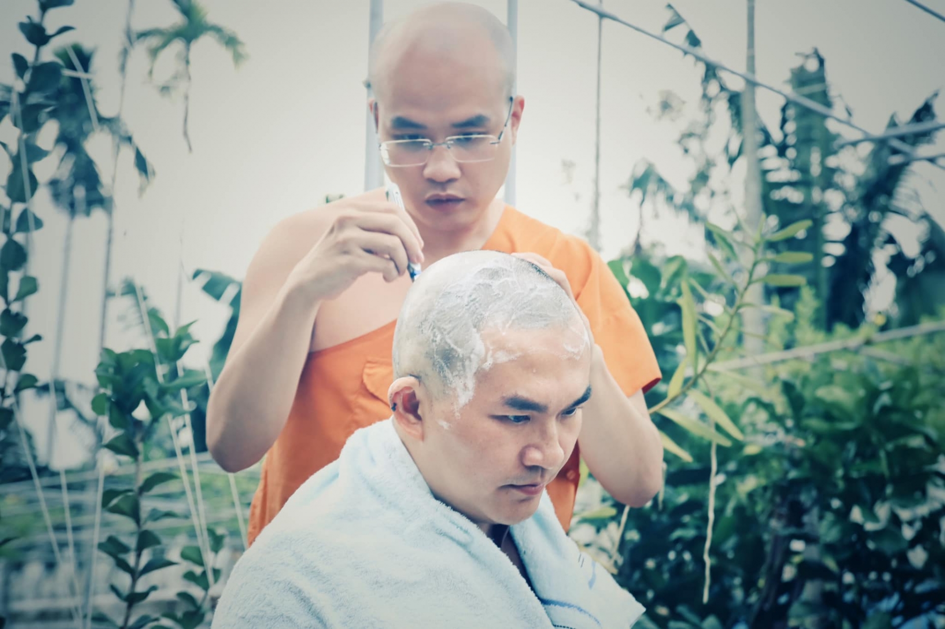 MC Đại Nghĩa cạo đầu đi tu. Ảnh internet MC Đại Nghĩa cạo đầu đi tu. Ảnh internet