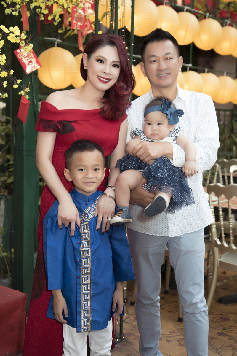 Gia đình hạnh phúc của ca sĩ Thanh Thảo. Ảnh internet Gia đình hạnh phúc của ca sĩ Thanh Thảo. Ảnh internet
