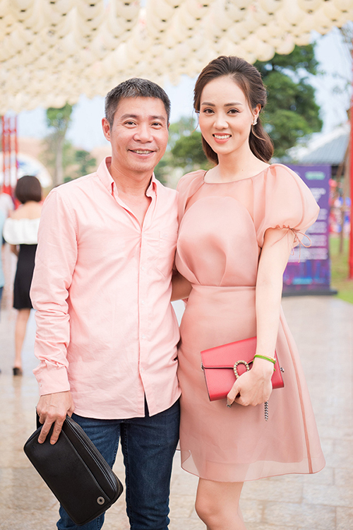Gần 2 năm làm vợ NSND Công Lý, vợ trẻ lần đầu tiết lộ sự cố áy náy trong đám cưới - Ảnh 1 Gần 2 năm làm vợ NSND Công Lý, vợ trẻ lần đầu tiết lộ sự cố áy náy trong đám cưới - Ảnh 1