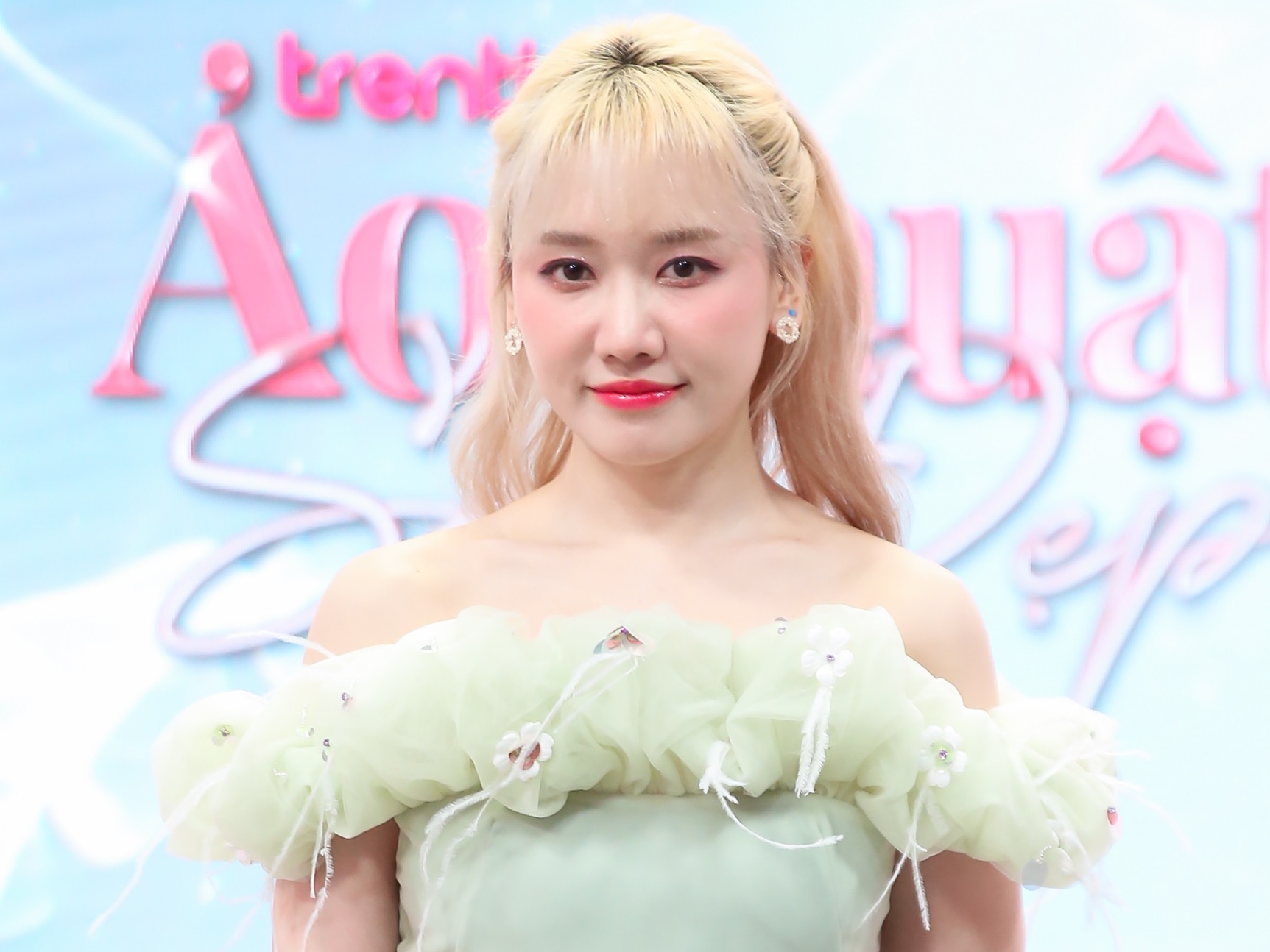 Hari Won lộ tâm trạng bất ổn, thừa nhận sự thật phũ phàng giữa tin đồn ly hôn Trấn Thành Hari Won lộ tâm trạng bất ổn, thừa nhận sự thật phũ phàng giữa tin đồn ly hôn Trấn Thành