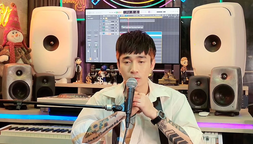 Chi Dân mặt phờ phạc tiết lộ suy sụp khi bị bạn gái bỏ đúng thời điểm mất mẹ. Ảnh internet