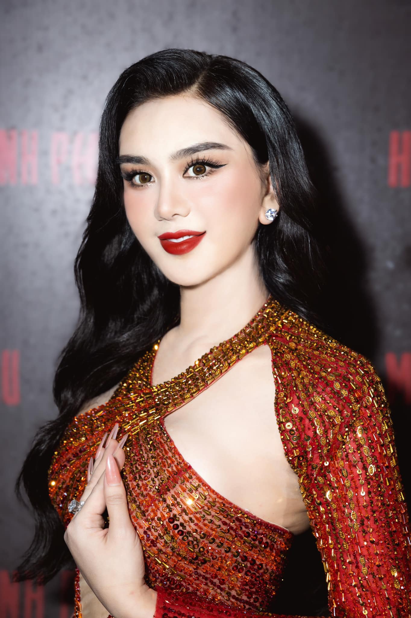 Lâm Khánh Chi diện đồ 'thiếu vải' đi sự kiện: Nhan sắc thay đổi khó nhận ra - Ảnh 2