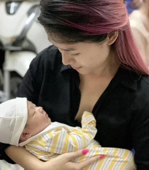 Ngọc Thanh Tâm rất thân thiết với con trai của Đàm Vĩnh Hưng. Ảnh internet