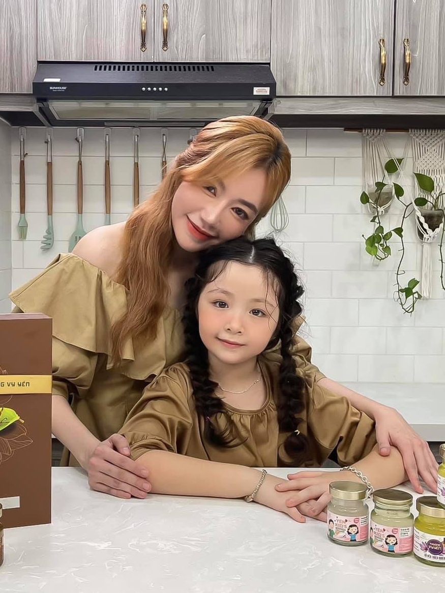 Elly Trần lao vào kiếm tiền hậu bị chồng Tây bội bạc - Ảnh 1