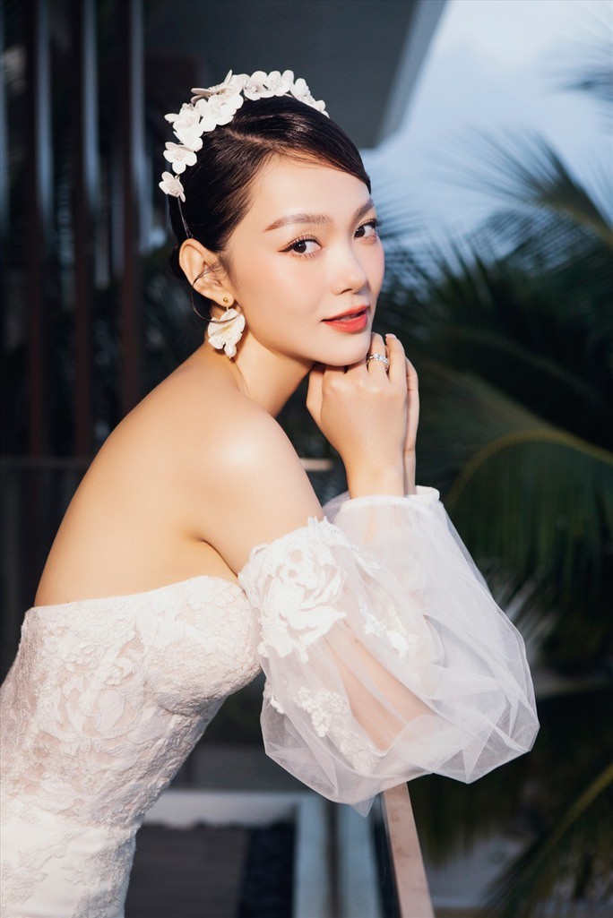 Lấy chồng đại gia, Minh Hằng vẫn lao vào kiếm tiền, mong sớm có con. Ảnh internet Lấy chồng đại gia, Minh Hằng vẫn lao vào kiếm tiền, mong sớm có con. Ảnh internet
