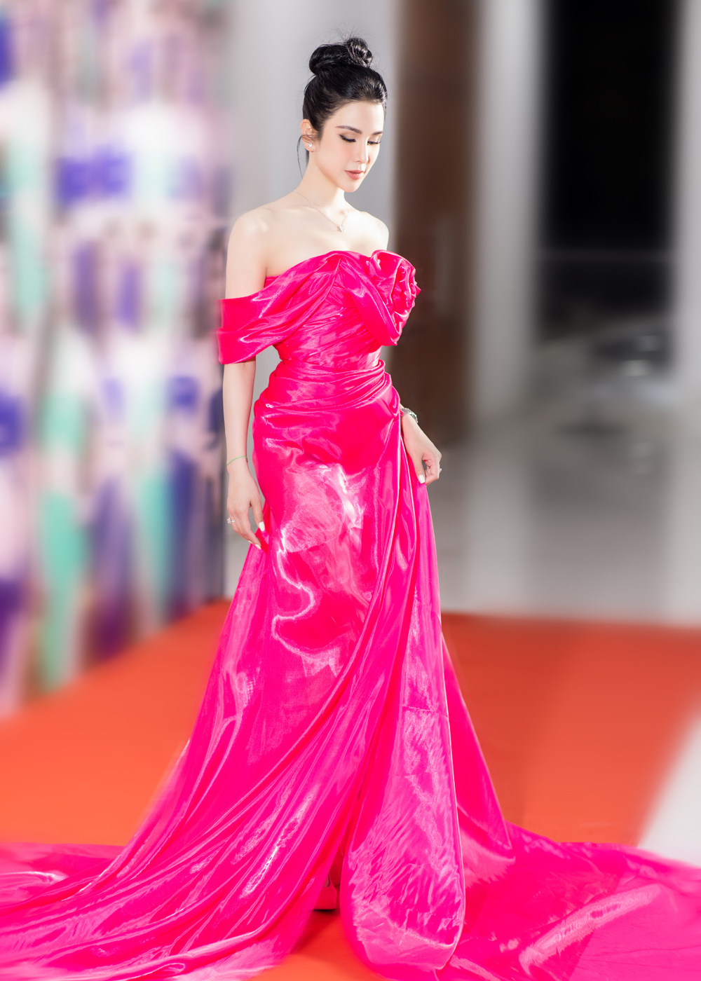 Diệp Lâm Anh rạng rỡ đi sự kiện sau sự cố bị chồng cũ chặn xe. Ảnh internet