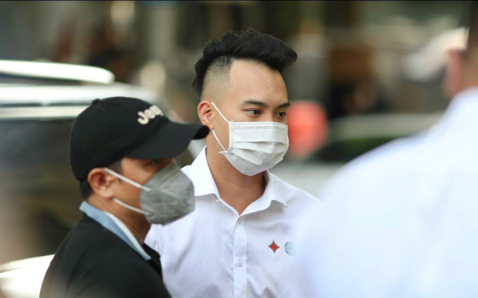 Chồng cũ Diệp Lâm Anh cũng có mặt tại tòa với tinh thần thoải mái. Ảnh internet