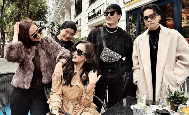 Xuất hiện cùng nhau, Đình Tú và Huyền Lizzie có thái độ gây chú ý - Ảnh 1