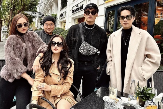 Xuất hiện cùng nhau, Đình Tú và Huyền Lizzie có thái độ gây chú ý - Ảnh 2