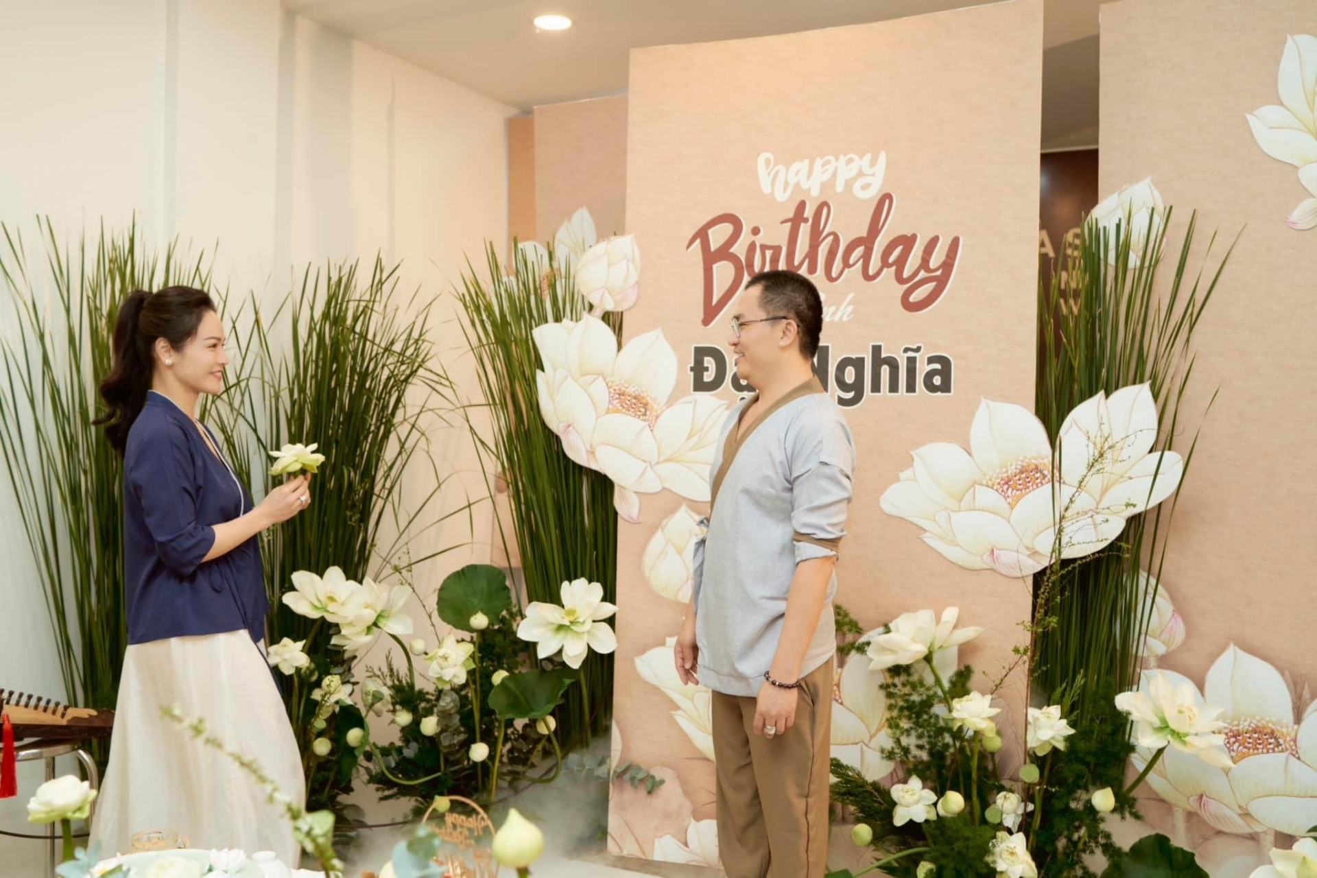 Nhật Kim Anh tổ chức sinh nhật đặc biệt từ 500 bông sen trắng dành cho Đại Nghĩa - Ảnh 6