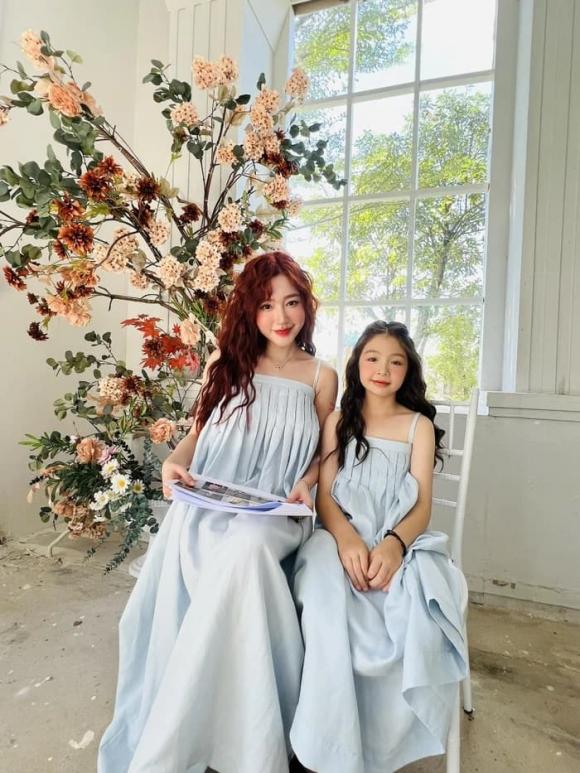 Elly Trần và con gái quay quảng cáo. Ảnh internet