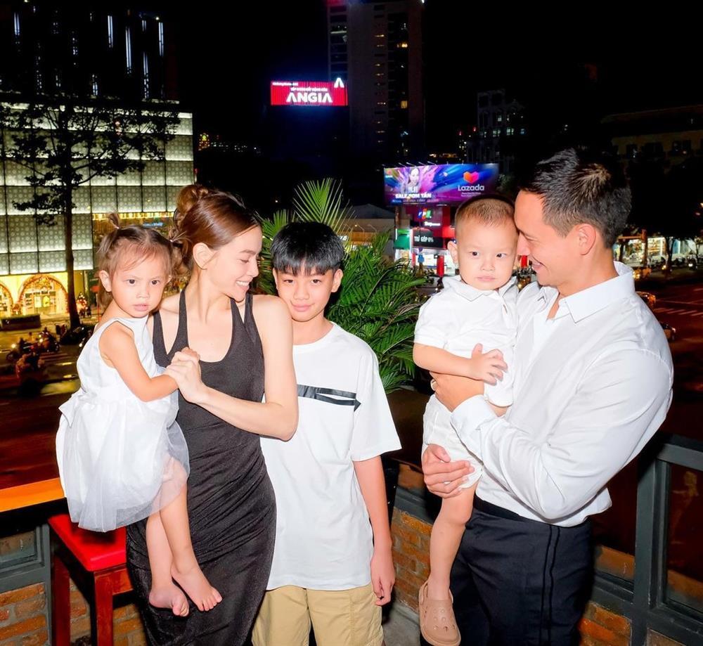 Gia đình hạnh phúc của Hồ Ngọc Hà. Ảnh internet