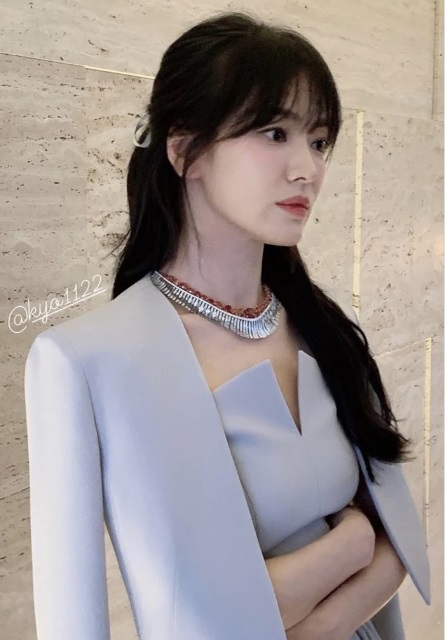 Nhiều người cho rằng, Song Hye Kyo đang lạm dụng phương pháp làm đẹp, trẻ hóa làn da. Ảnh internet Nhiều người cho rằng, Song Hye Kyo đang lạm dụng phương pháp làm đẹp, trẻ hóa làn da. Ảnh internet