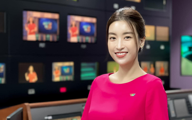 Đỗ Mỹ Linh thay vì lui về hậu phương thì vẫn quyết định đi làm dù biết công việc tại VTV khá vất vả. Ảnh internet