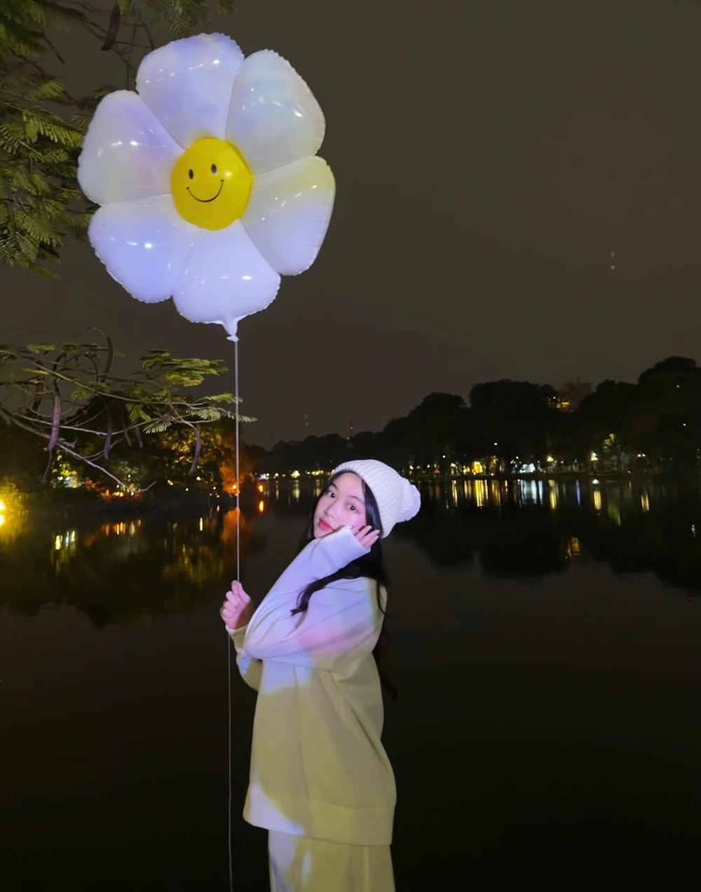 Bất ngờ nhan sắc thật của 2 ái nữ nhà MC Quyền Linh qua camera thường - Ảnh 2 Bất ngờ nhan sắc thật của 2 ái nữ nhà MC Quyền Linh qua camera thường - Ảnh 2