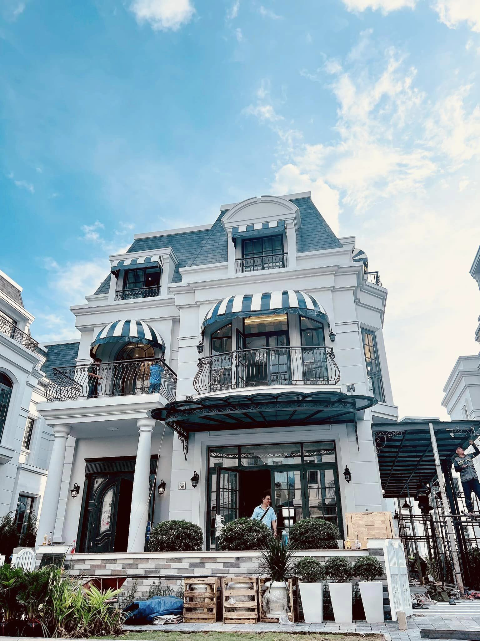 Nữ đại gia quận 7 Đoàn Di Băng gây choáng với căn nhà ở tạm sương sương hơn chục tỷ. Ảnh internet