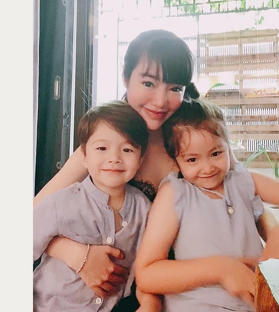 Elly Trần tung tin nhắn minh oan cho bản thân vì bị chỉ trích xin tài trợ quần áo cho 2 con - Ảnh 2 Elly Trần tung tin nhắn minh oan cho bản thân vì bị chỉ trích xin tài trợ quần áo cho 2 con - Ảnh 2