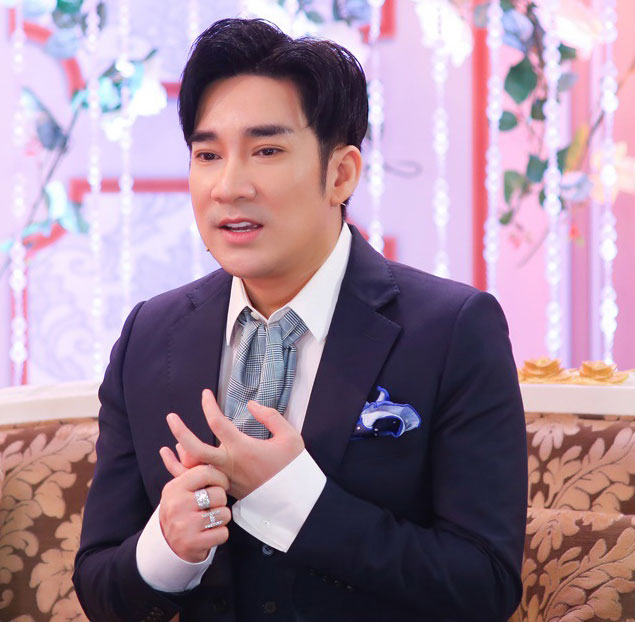 Nam ca sĩ được Hoài Linh ưu ái khoe sở thích 'sặc mùi tiền' khiến fan trầm trồ - Ảnh 1 Nam ca sĩ được Hoài Linh ưu ái khoe sở thích 'sặc mùi tiền' khiến fan trầm trồ - Ảnh 1