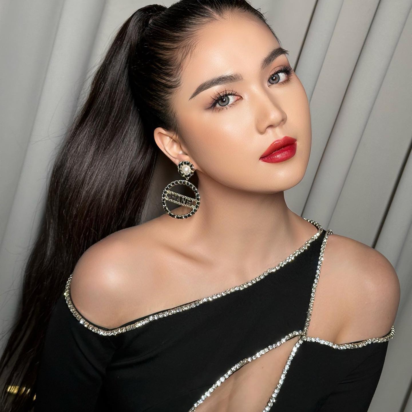 Ngọc Trinh nâng cấp bản thân khẳng định là 'phiên bản hạng nhất', nhan sắc gây chú ý. Ảnh internet