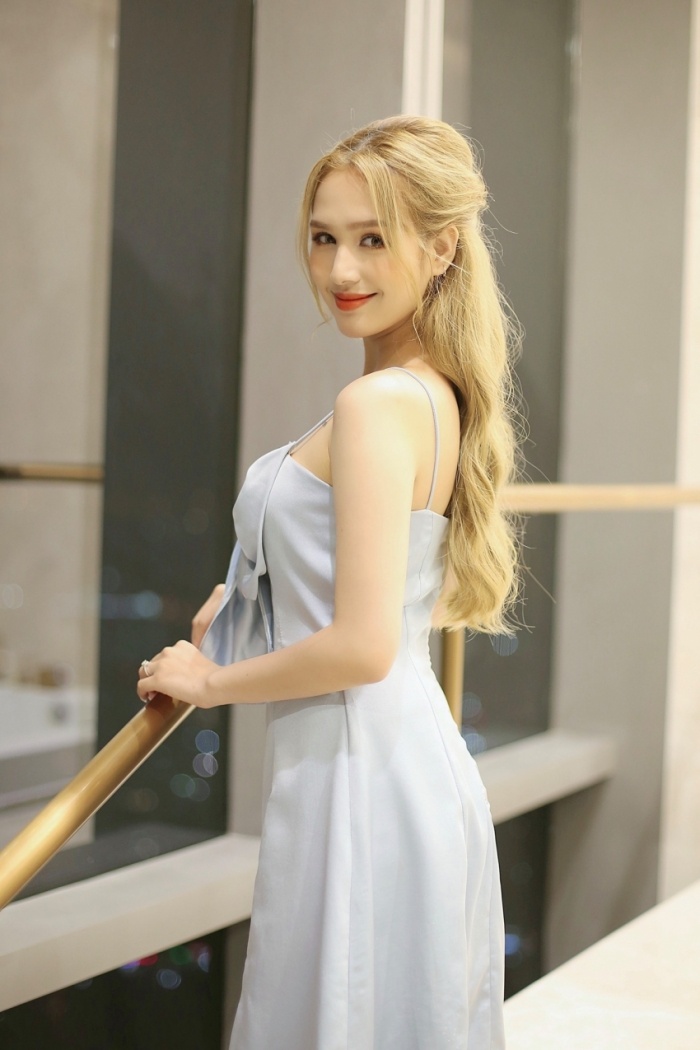 Streamer giàu nhất Việt Nam livestream vô tình làm lộ nhan sắc thật của Xoài Non - Ảnh 1 Streamer giàu nhất Việt Nam livestream vô tình làm lộ nhan sắc thật của Xoài Non - Ảnh 1