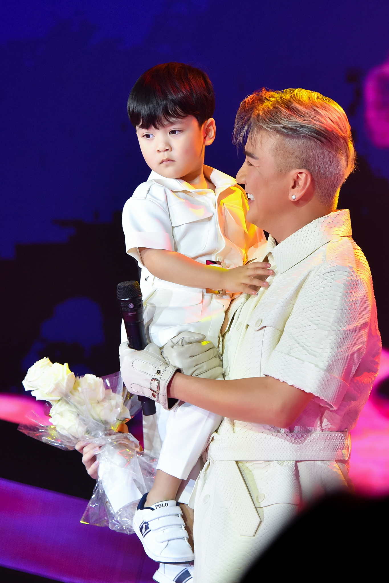 Đàm Vĩnh Hưng dành hết tình cảm cho con trai khi tuổi thơ bị thiếu tình cảm của cha. Ảnh internet