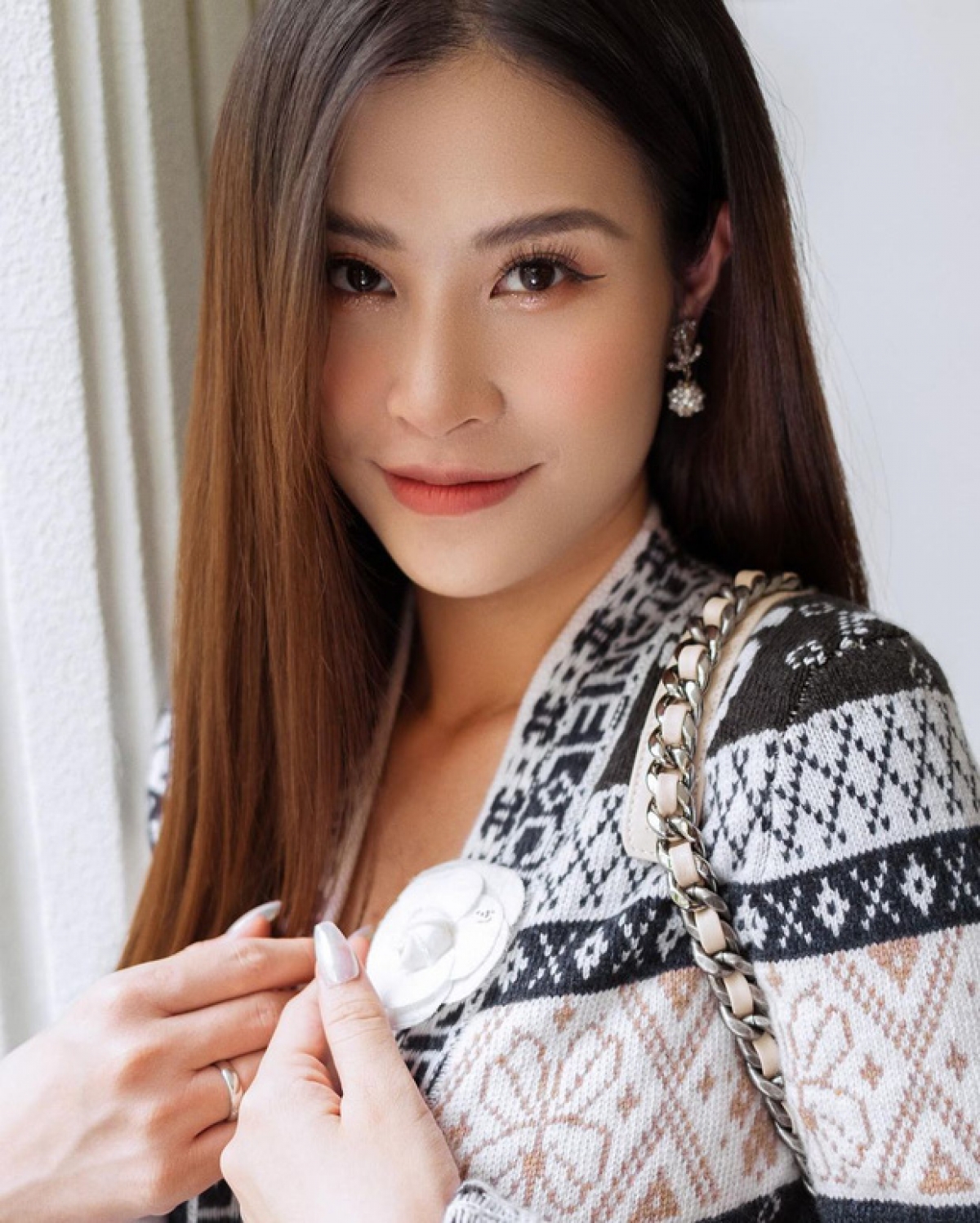 Nhan sắc thật của Đông Nhi qua camera thường, lộ 1 chi tiết đáng lo ngại - Ảnh 1