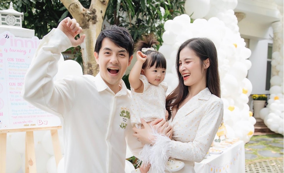 Gia đình hạnh phúc của Đông Nhi - Ông Cao Thắng. Ảnh internet