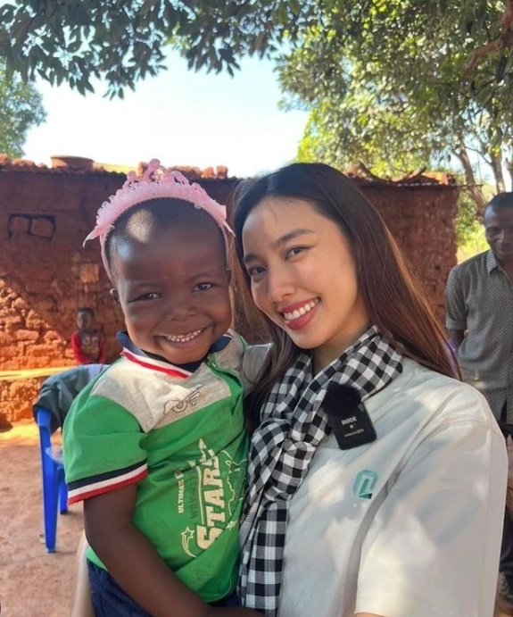 Hoa hậu Thùy Tiên và Lôi con. Ảnh internet