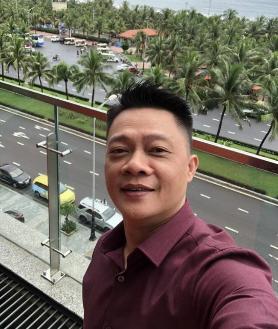 BTV Quang Minh lần hiếm hoi khoe vợ 'quyền lực': Nhan sắc 'nóc nhà' gây chú ý - Ảnh 1 BTV Quang Minh lần hiếm hoi khoe vợ 'quyền lực': Nhan sắc 'nóc nhà' gây chú ý - Ảnh 1