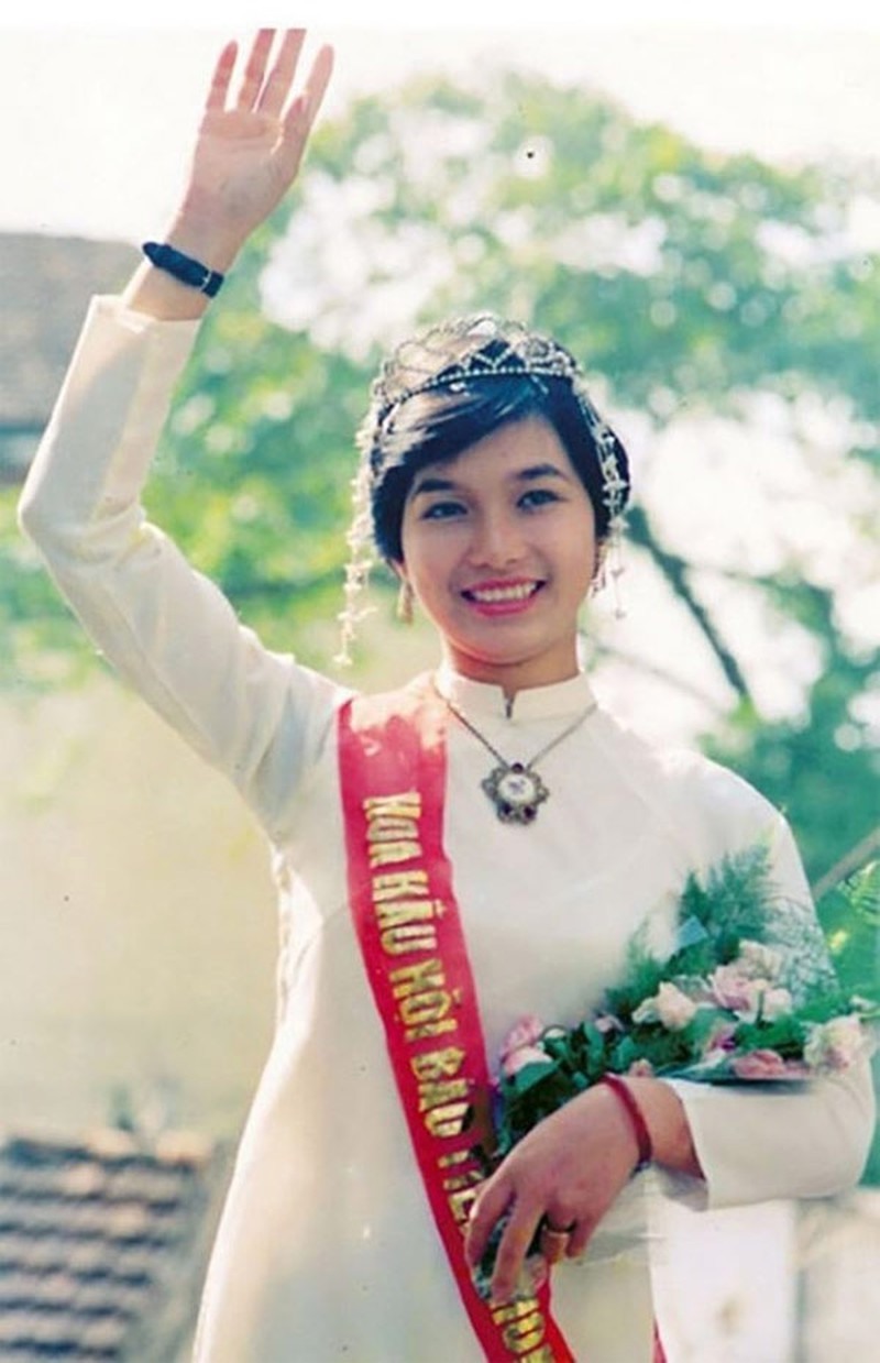 Thời điểm đăng quang, mỹ nhân sinh năm 1971 sở hữu chiều cao 1m57. Ảnh internet Thời điểm đăng quang, mỹ nhân sinh năm 1971 sở hữu chiều cao 1m57. Ảnh internet
