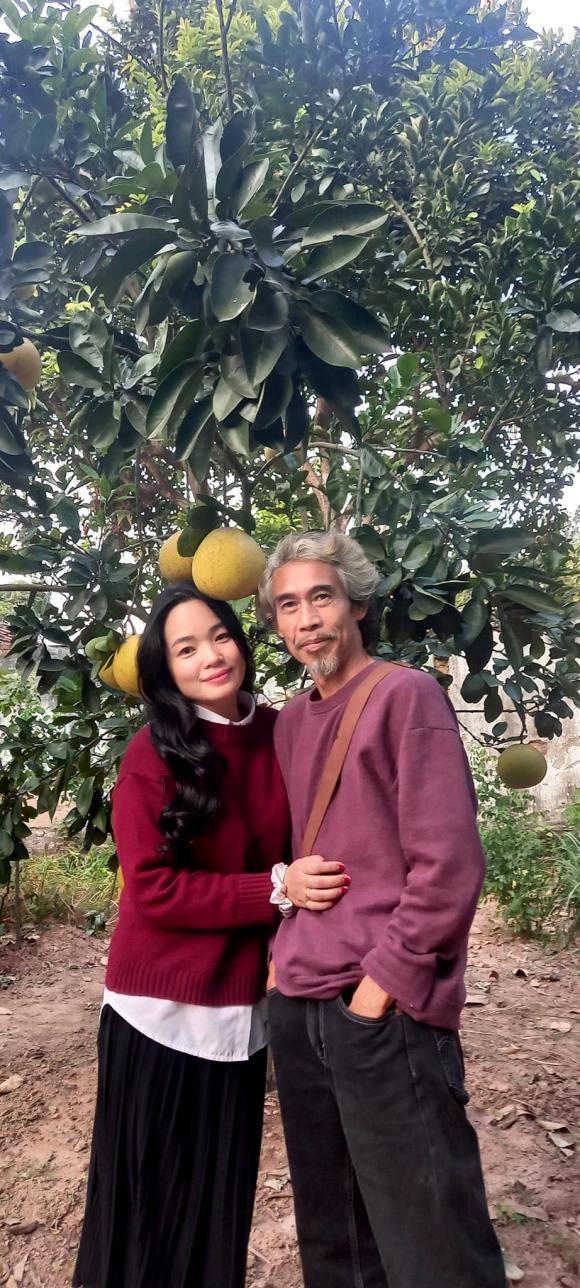 Không nhận ra nghệ sĩ Phú Đôn khi đứng cạnh vợ trẻ kém 25 tuổi. Ảnh internet