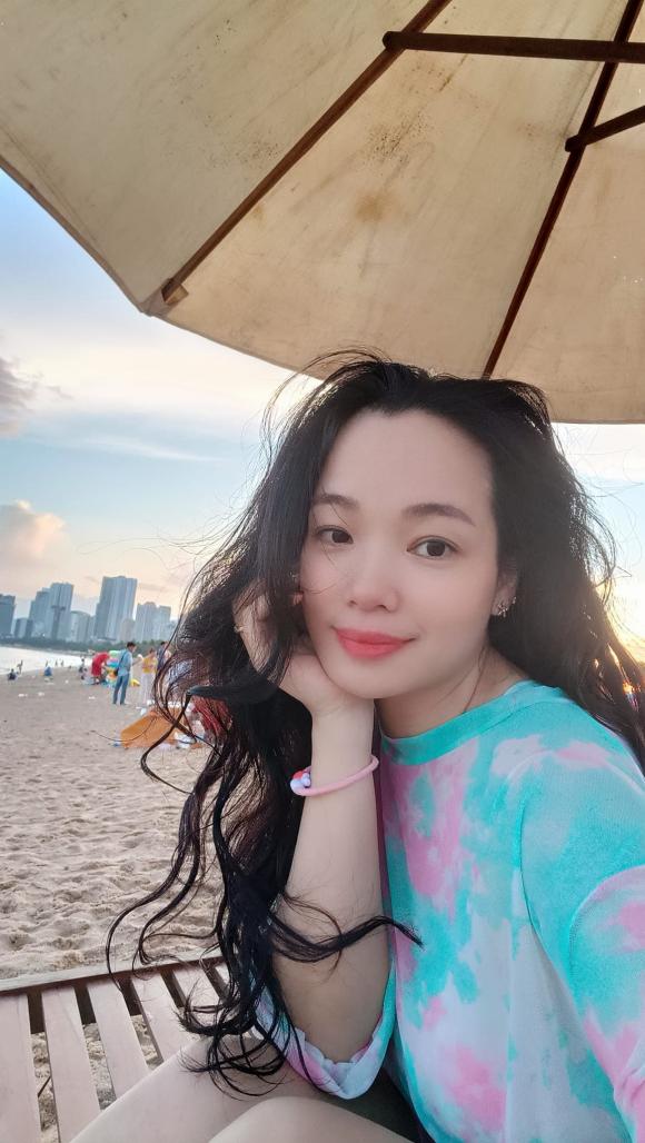 Vợ nghệ sĩ Phú Đôn ngày càng trẻ đẹp. Ảnh internet