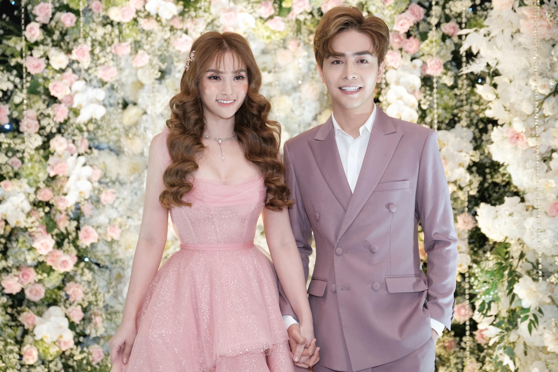 Thu Thủy hạnh phúc bên chồng trẻ. Ảnh internet