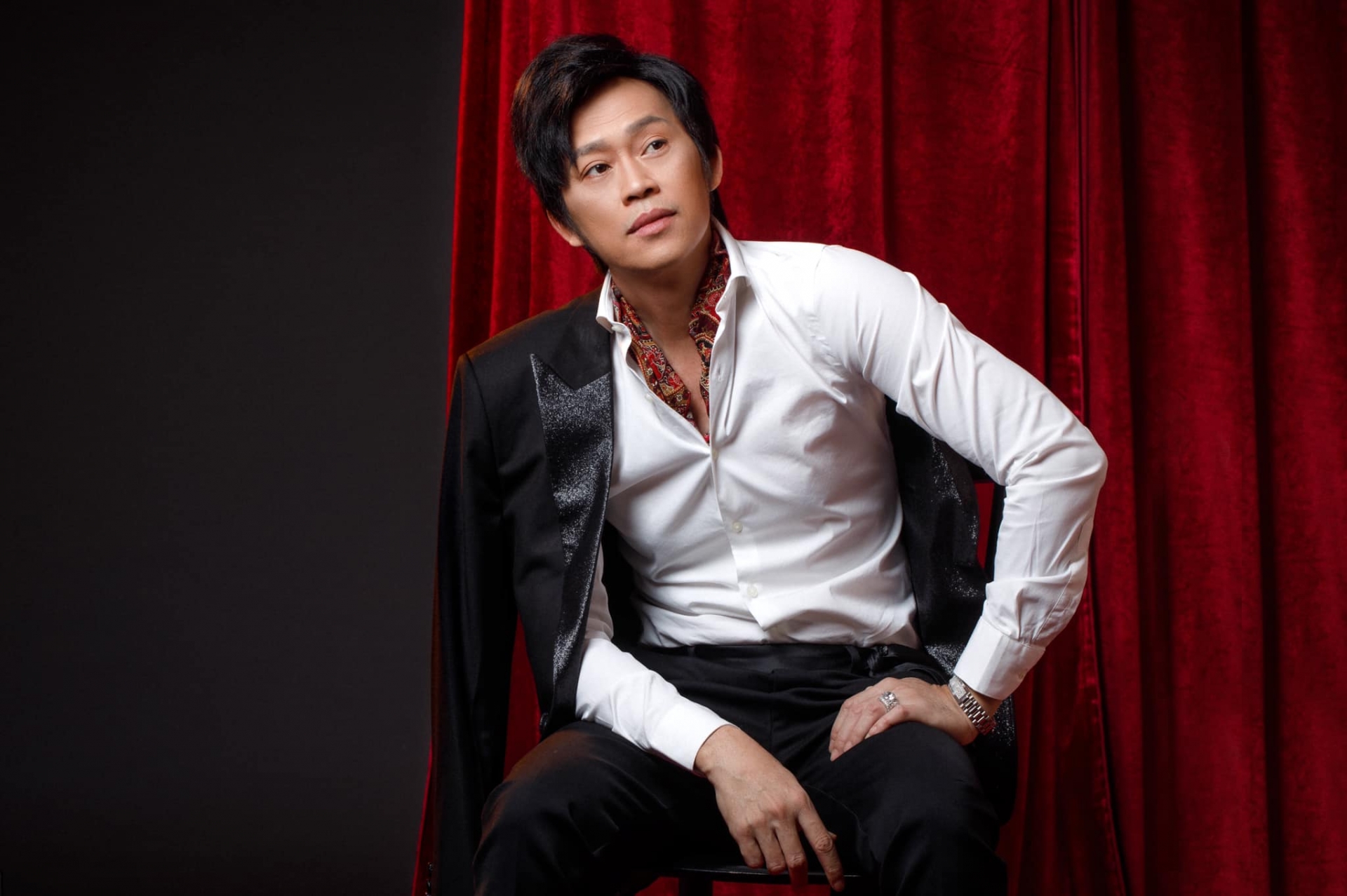 Hoài Linh miệt mài chạy show cuối năm, ngoại hình lộ rõ sự mệt mỏi