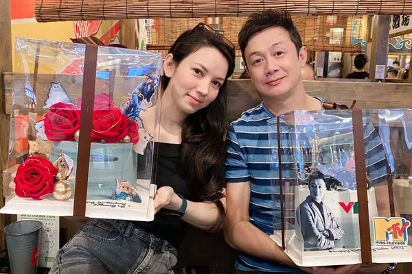 MC Anh Tuấn tiết lộ tình trạng hôn nhân với vợ trẻ qua một chi tiết đặc biệt - Ảnh 1 MC Anh Tuấn tiết lộ tình trạng hôn nhân với vợ trẻ qua một chi tiết đặc biệt - Ảnh 1