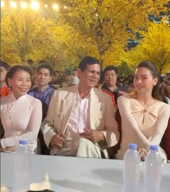 Nhan sắc thật của Hồ Ngọc Hà khi bị quay lén khiến CDM 'mắt chữ 0 mồm chữ A' - Ảnh 1 Nhan sắc thật của Hồ Ngọc Hà khi bị quay lén khiến CDM 'mắt chữ 0 mồm chữ A' - Ảnh 1