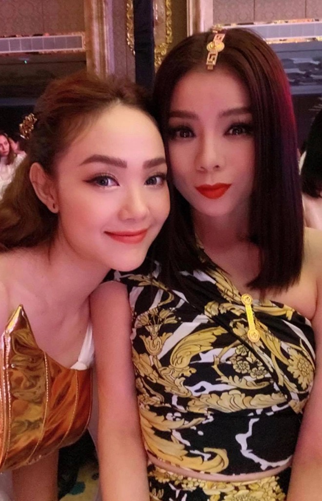 Thái độ của Minh Hằng dành cho Lệ Quyên khi được sắp xếp ngồi cạnh nhau gây chú ý - Ảnh 1 Thái độ của Minh Hằng dành cho Lệ Quyên khi được sắp xếp ngồi cạnh nhau gây chú ý - Ảnh 1