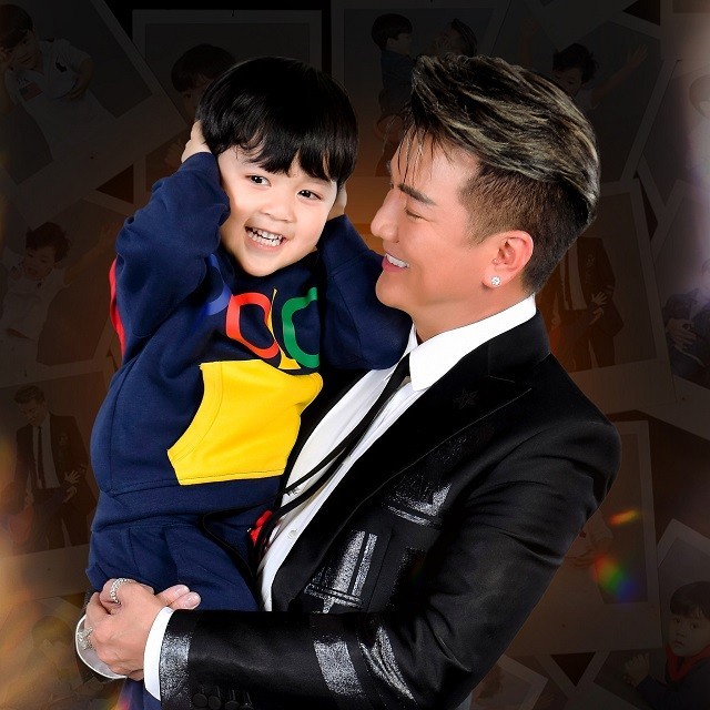 Đàm Vĩnh Hưng và con trai. Ảnh internet