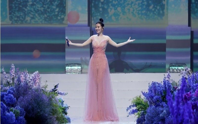 Tố My hát trong đám cưới trăm tỷ. Ảnh internet