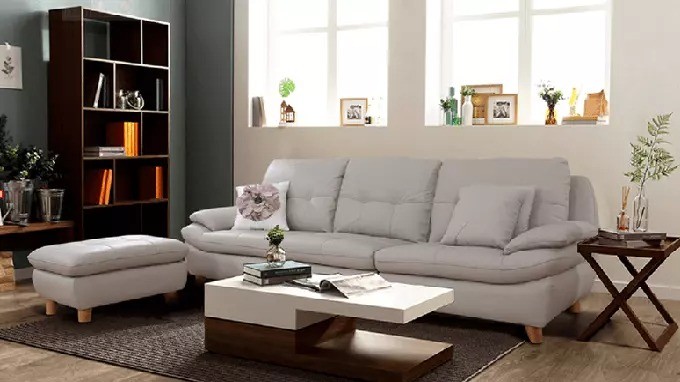 Không đặt sofa ngay cạnh cửa sổ. Ảnh internet Không đặt sofa ngay cạnh cửa sổ. Ảnh internet