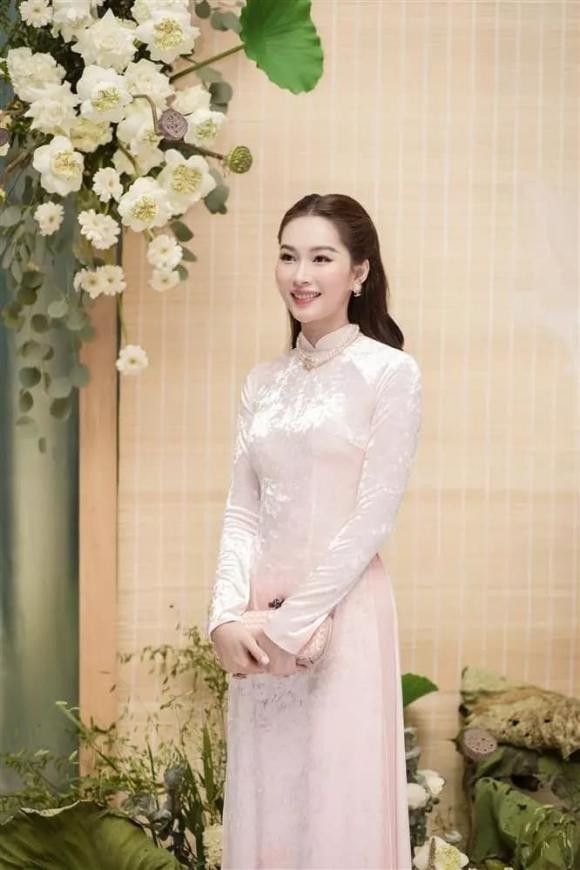 Nhan sắc thần tiên tỷ tỷ của Hoa hậu Đặng Thu Thảo khi bị chụp lén khiến CDM xao xuyến. Ảnh internet Nhan sắc thần tiên tỷ tỷ của Hoa hậu Đặng Thu Thảo khi bị chụp lén khiến CDM xao xuyến. Ảnh internet