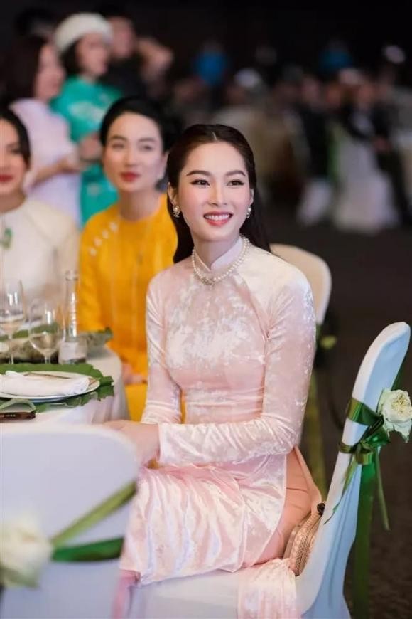 Nụ cười tỏa nắng của Hoa hậu Đặng Thu Thảo. Ảnh internet Nụ cười tỏa nắng của Hoa hậu Đặng Thu Thảo. Ảnh internet