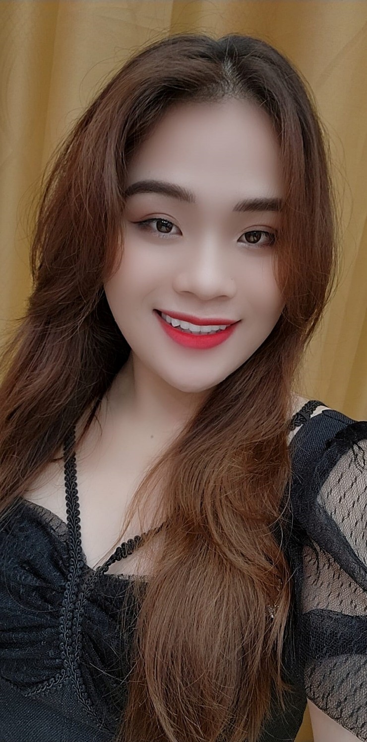 Nhan sắc ngày càng thăng hạng của thánh sún Ngân Thảo sau khi nổi tiếng. Ảnh internet Nhan sắc ngày càng thăng hạng của thánh sún Ngân Thảo sau khi nổi tiếng. Ảnh internet