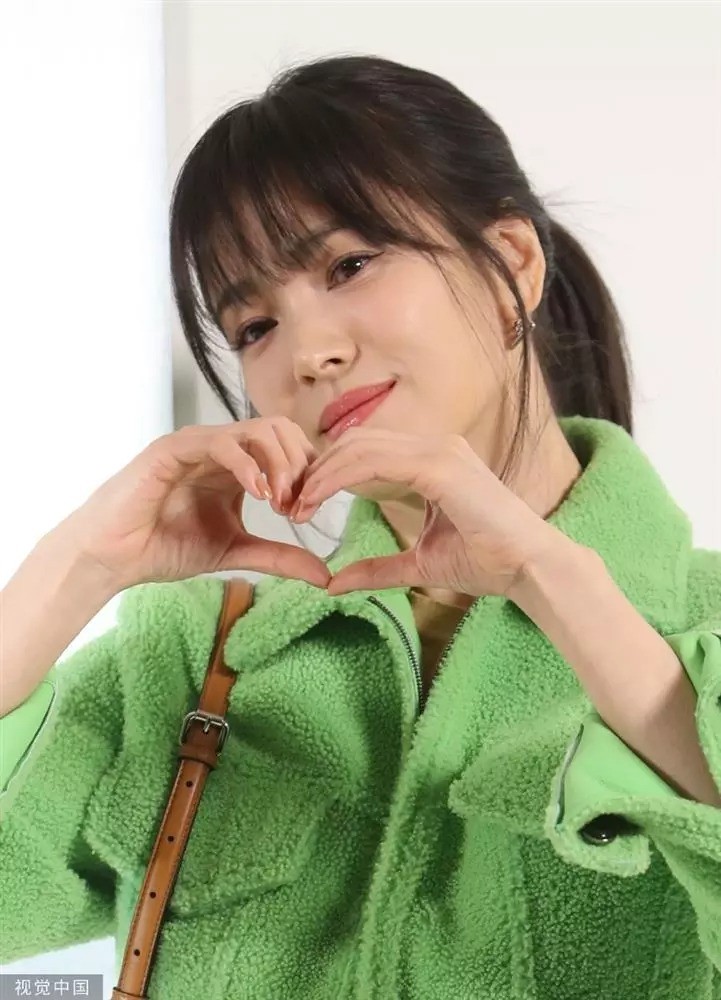 Song Hye Kyo bị 'bóc trần' nhan sắc thật qua camera thường - Ảnh 2 Song Hye Kyo bị 'bóc trần' nhan sắc thật qua camera thường - Ảnh 2