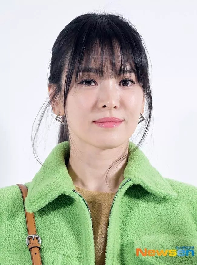 Song Hye Kyo bị 'bóc trần' nhan sắc thật qua camera thường - Ảnh 1 Song Hye Kyo bị 'bóc trần' nhan sắc thật qua camera thường - Ảnh 1