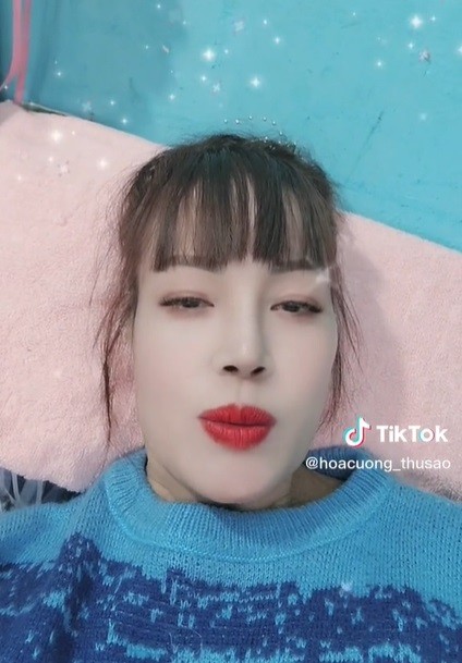 Không ai có thể nhận ra đây là Thu Sao - cô dâu 62 tuổi từng gây sốt. Ảnh internet