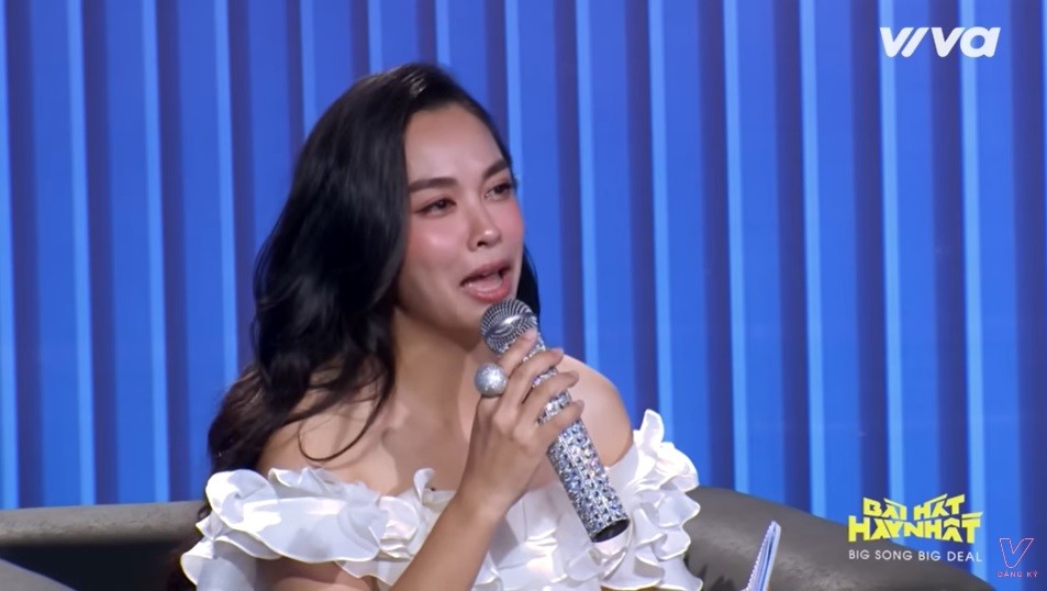 O Sen tặng tiền cho thí sinh khiến CDM hết lời khen ngợi. Ảnh internet