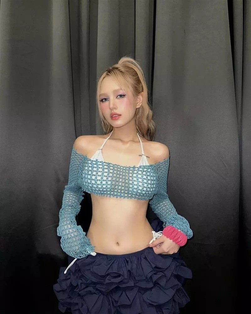 Xoài Non khoe body cực gắt khiến cư dân mạng chỉ biết xuýt xoa. Ảnh internet Xoài Non khoe body cực gắt khiến cư dân mạng chỉ biết xuýt xoa. Ảnh internet