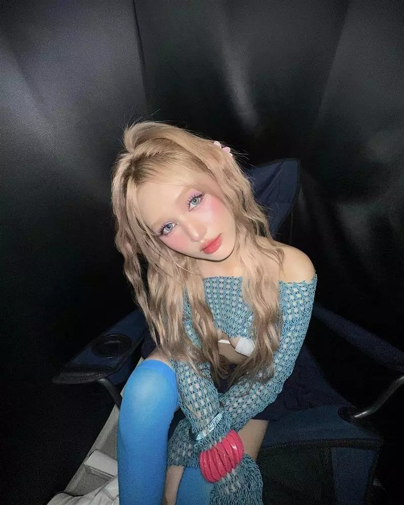 Xoài Non táo bạo lên đồ kiệm vải hóa búp bê barbie khiến CDM 'mắt tròn mắt dẹt' - Ảnh 2 Xoài Non táo bạo lên đồ kiệm vải hóa búp bê barbie khiến CDM 'mắt tròn mắt dẹt' - Ảnh 2