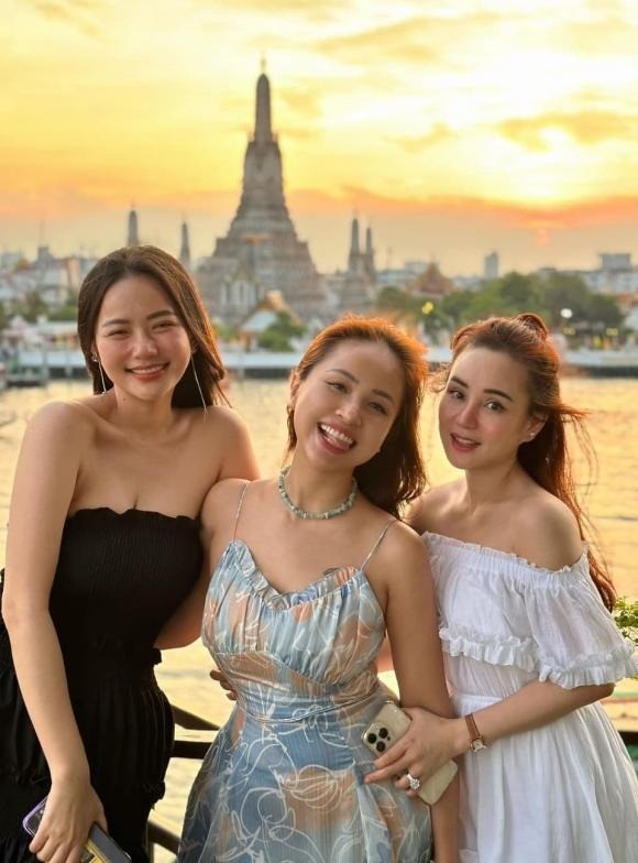 Phan Như Thảo khoe sắc bên Vy Oanh, Vân Hugo. Ảnh internet Phan Như Thảo khoe sắc bên Vy Oanh, Vân Hugo. Ảnh internet